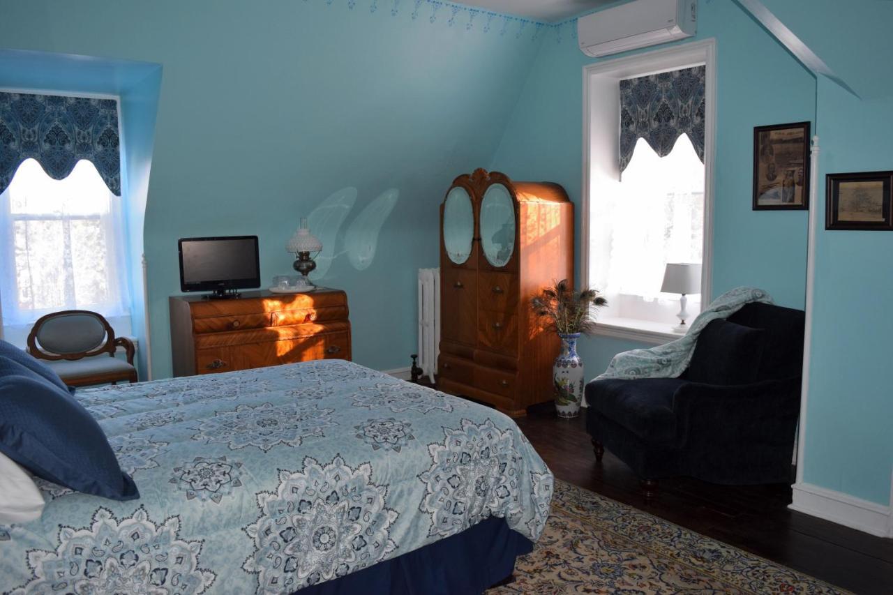 Gifford-Risley House Bed And Breakfast Media Exterior photo