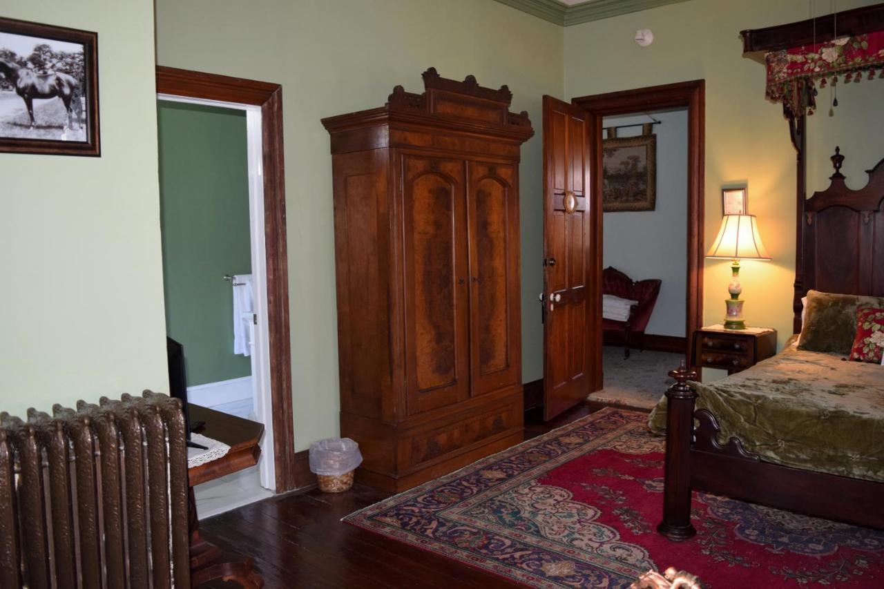Gifford-Risley House Bed And Breakfast Media Exterior photo