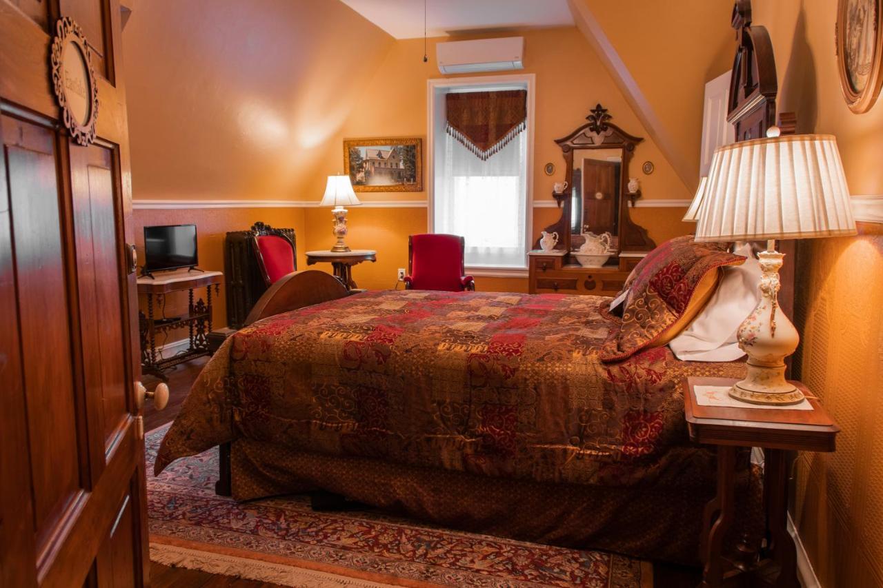 Gifford-Risley House Bed And Breakfast Media Exterior photo