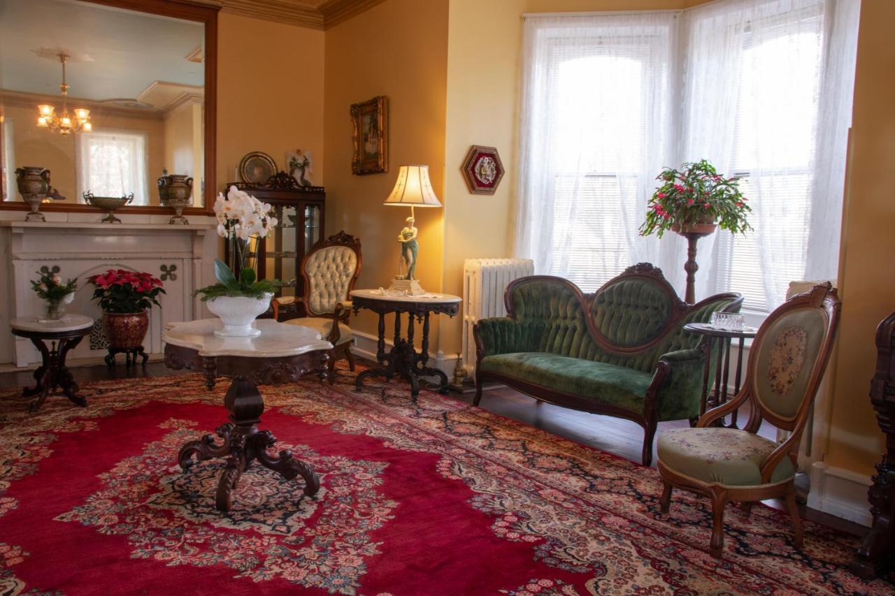 Gifford-Risley House Bed And Breakfast Media Exterior photo