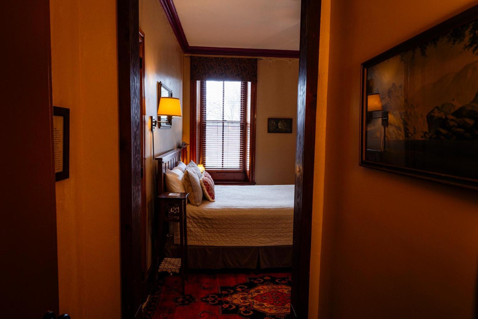 Gifford-Risley House Bed And Breakfast Media Exterior photo