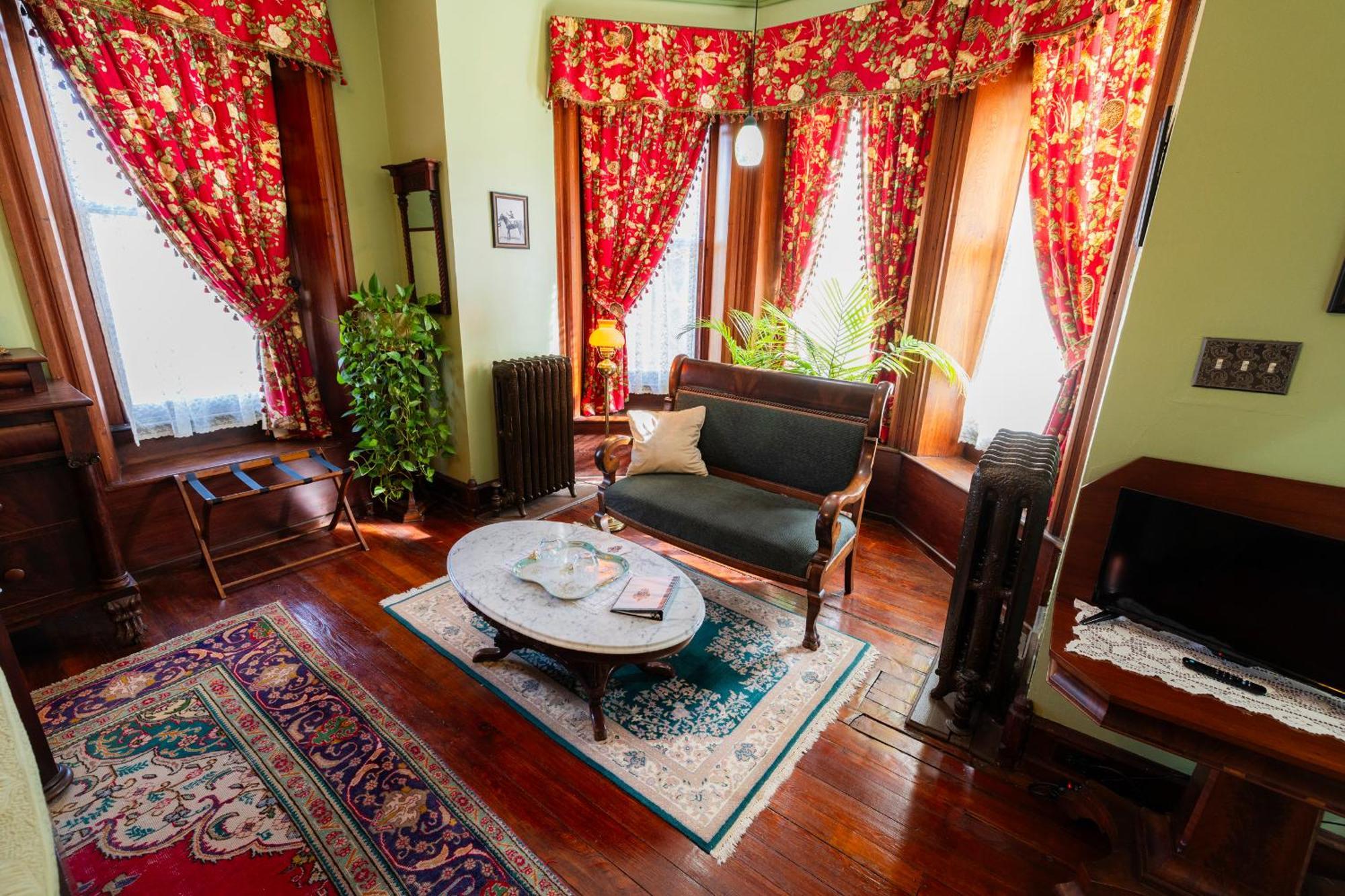 Gifford-Risley House Bed And Breakfast Media Exterior photo