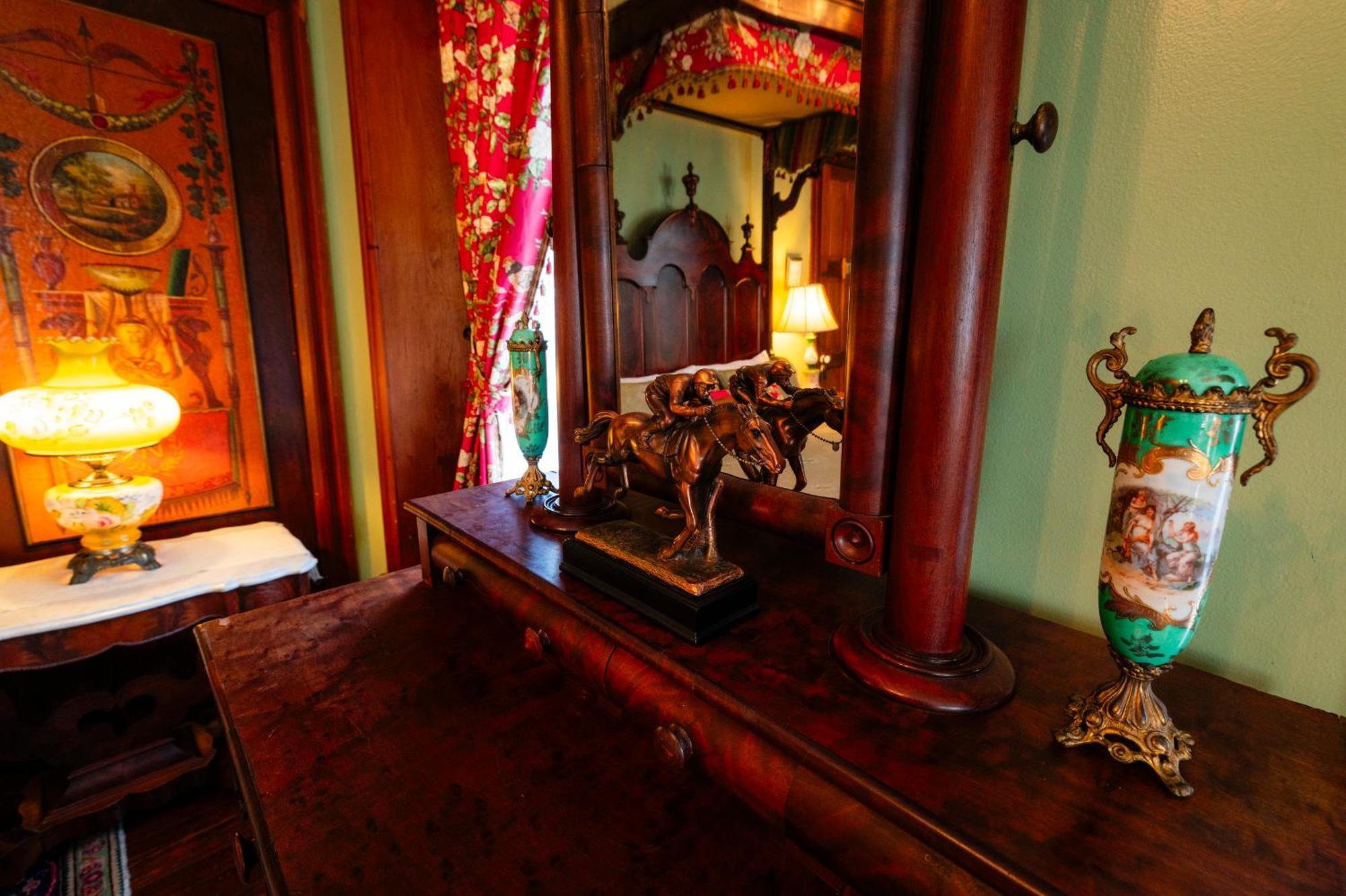 Gifford-Risley House Bed And Breakfast Media Exterior photo