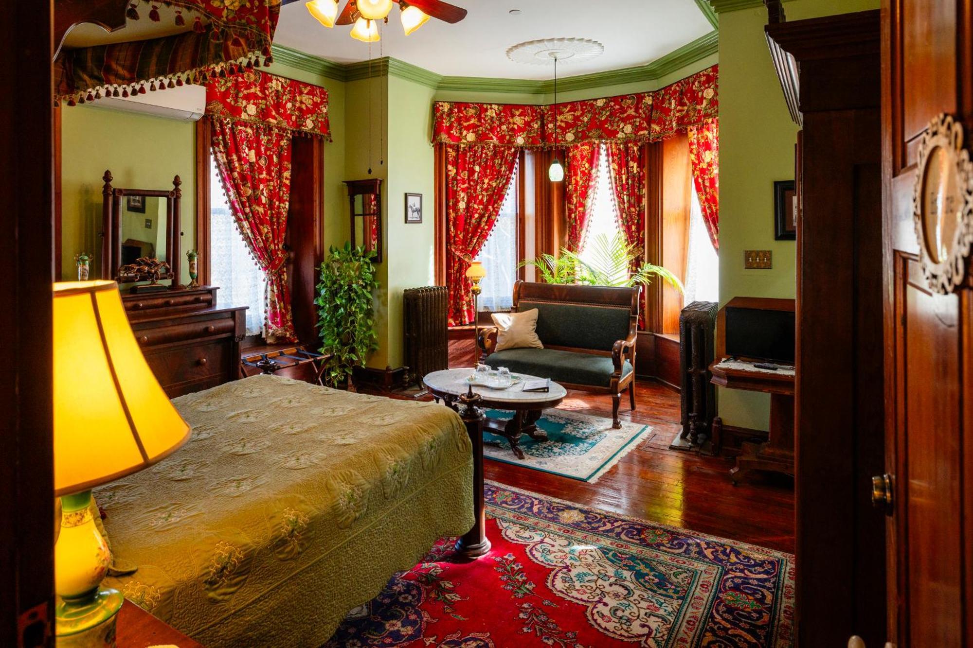 Gifford-Risley House Bed And Breakfast Media Exterior photo
