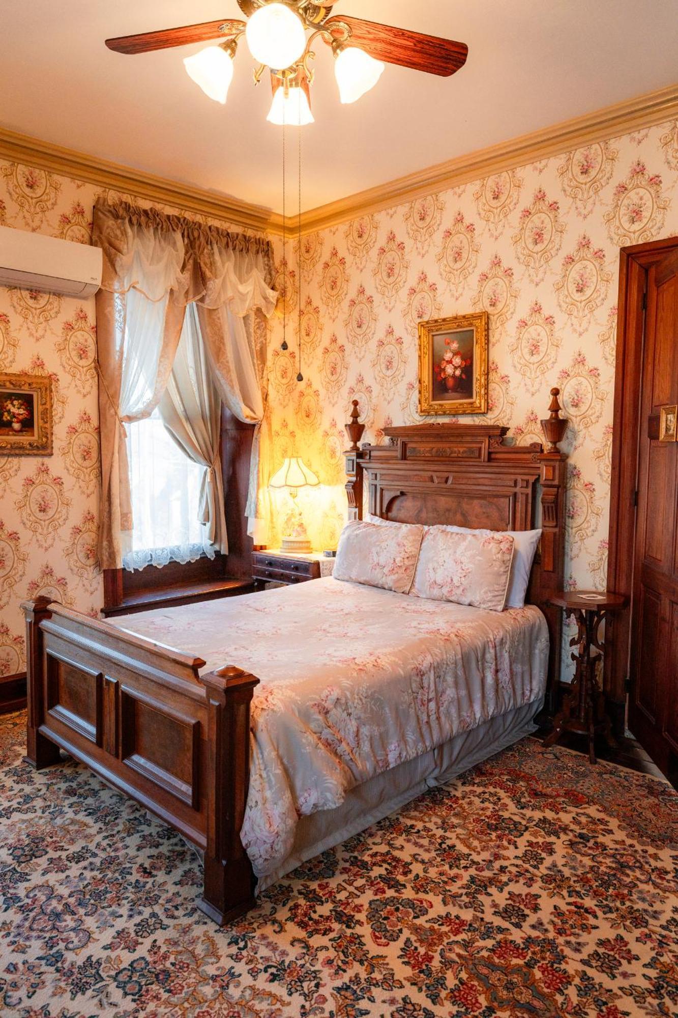 Gifford-Risley House Bed And Breakfast Media Exterior photo